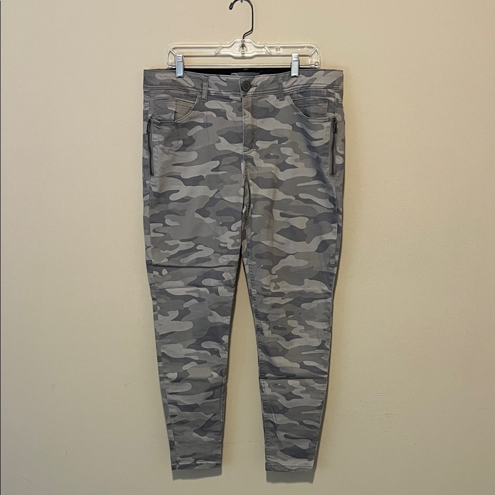 Wit and Wisdom Camouflage Print Pants, size 14